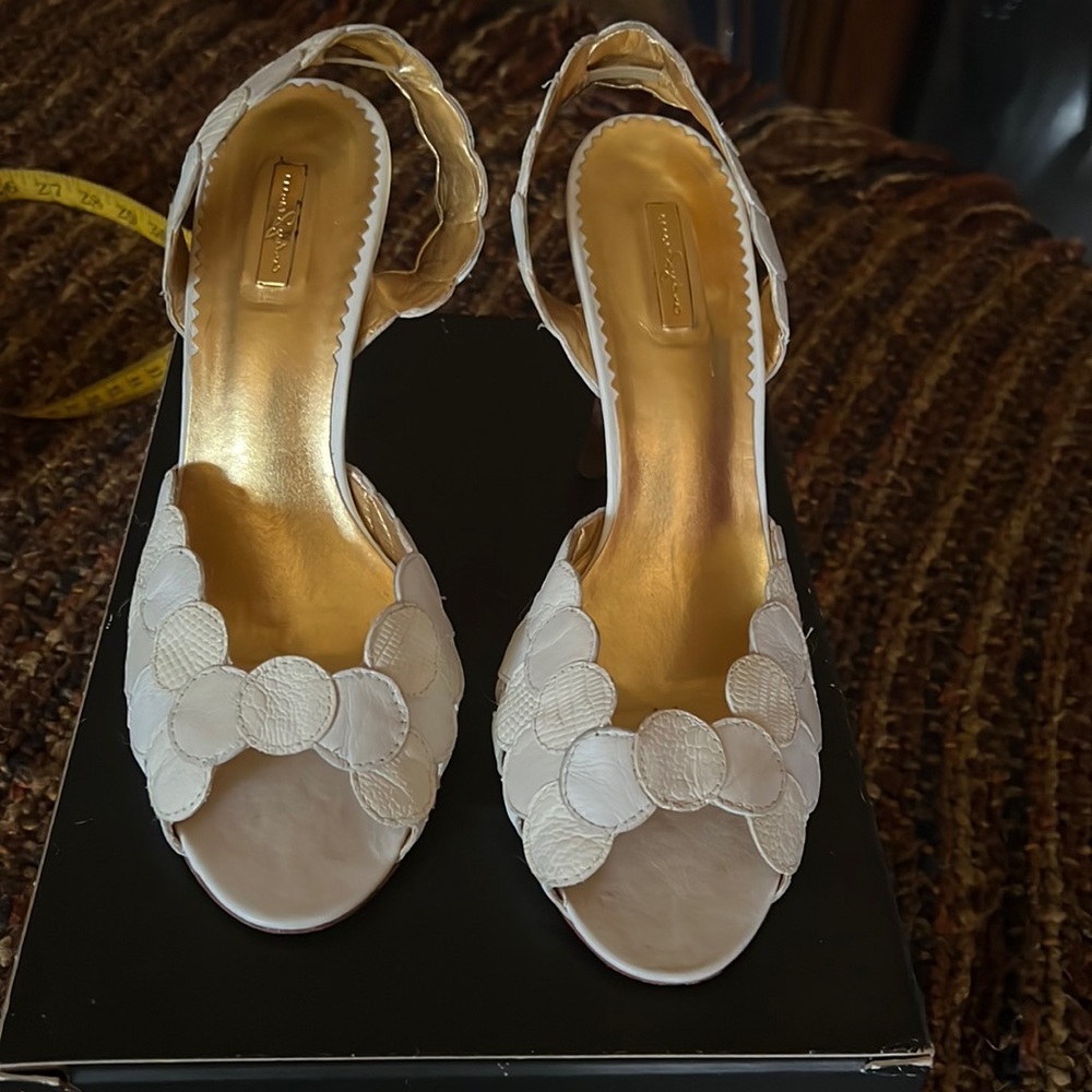 Report Signature Sandal